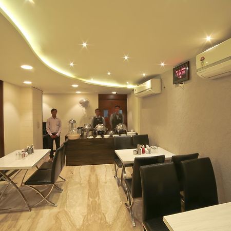 Hotel Grand Pragati Сурат Экстерьер фото
