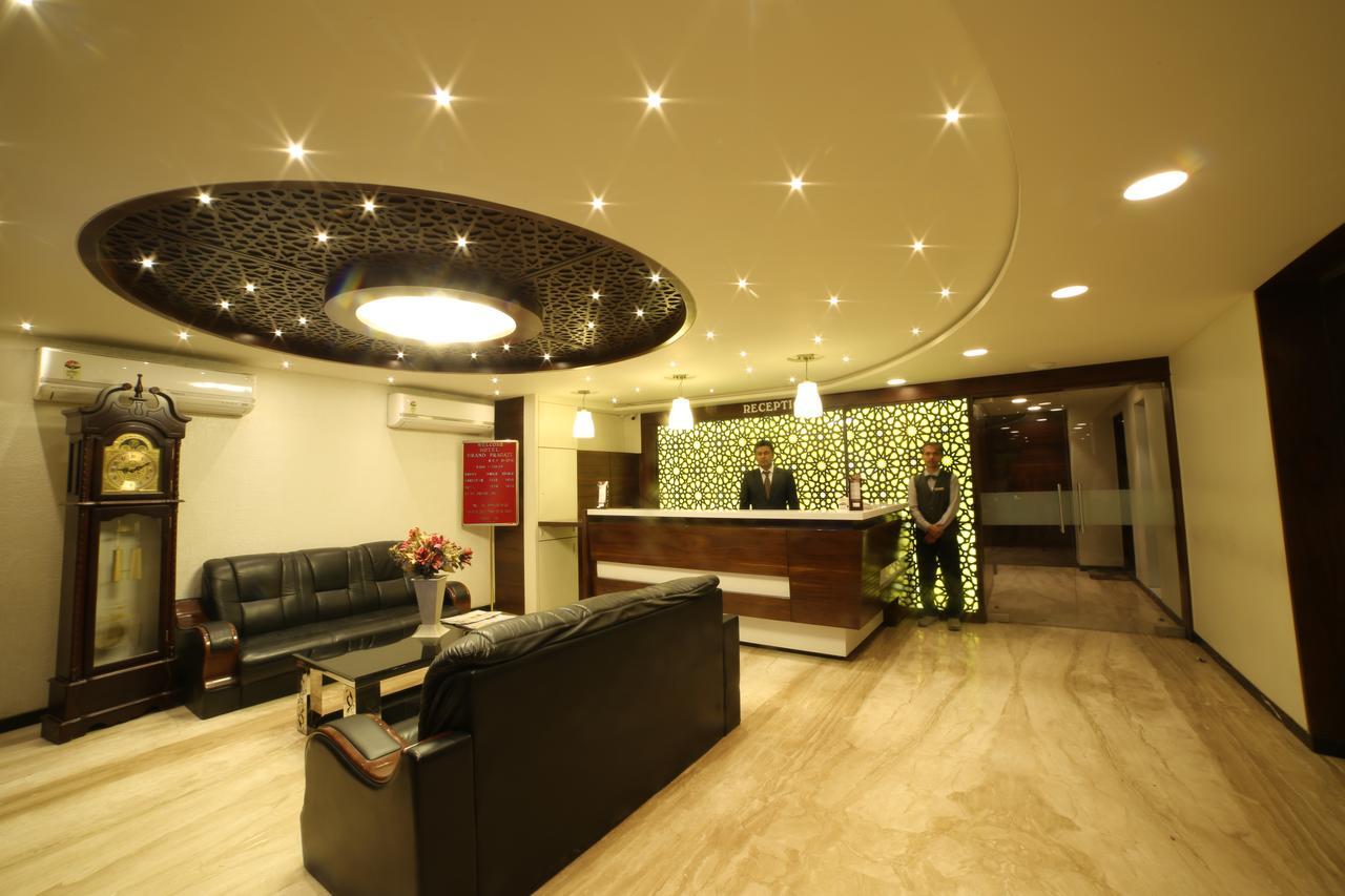 Hotel Grand Pragati Сурат Экстерьер фото