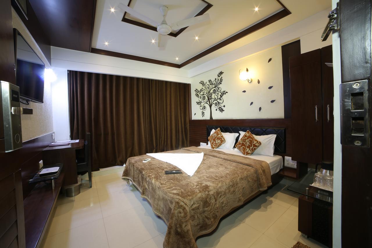 Hotel Grand Pragati Сурат Экстерьер фото