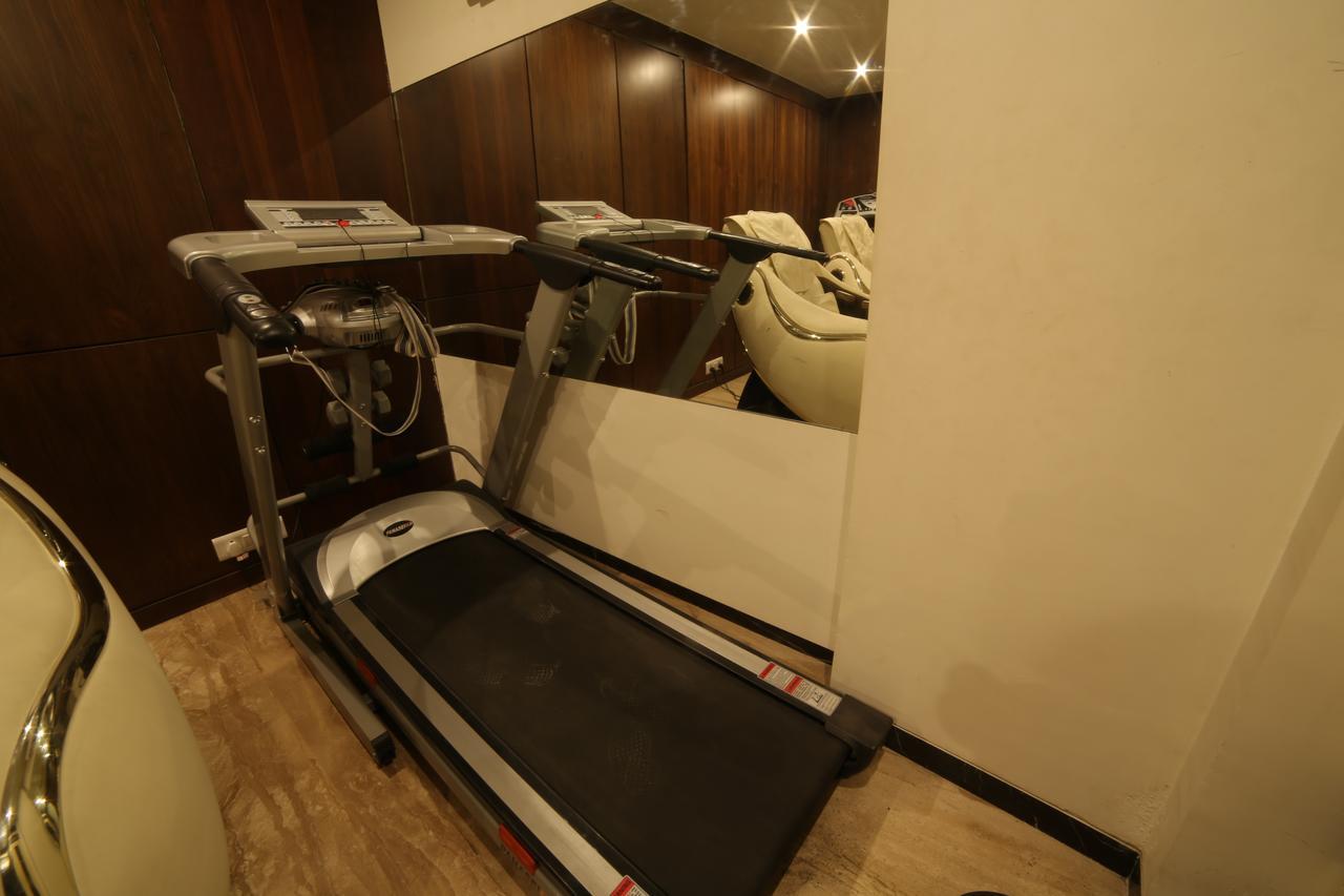 Hotel Grand Pragati Сурат Экстерьер фото