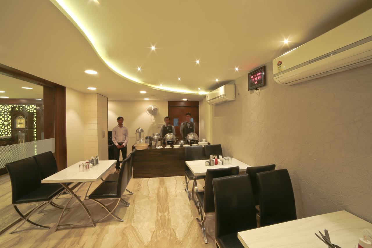 Hotel Grand Pragati Сурат Экстерьер фото