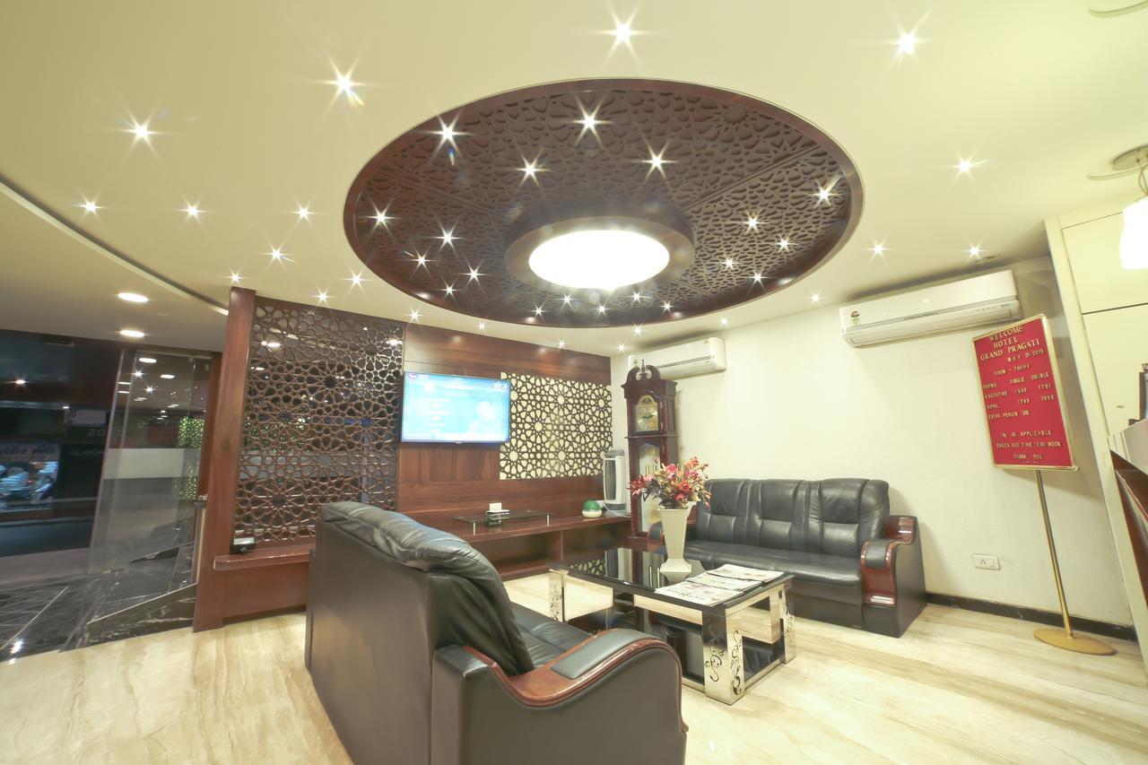 Hotel Grand Pragati Сурат Экстерьер фото
