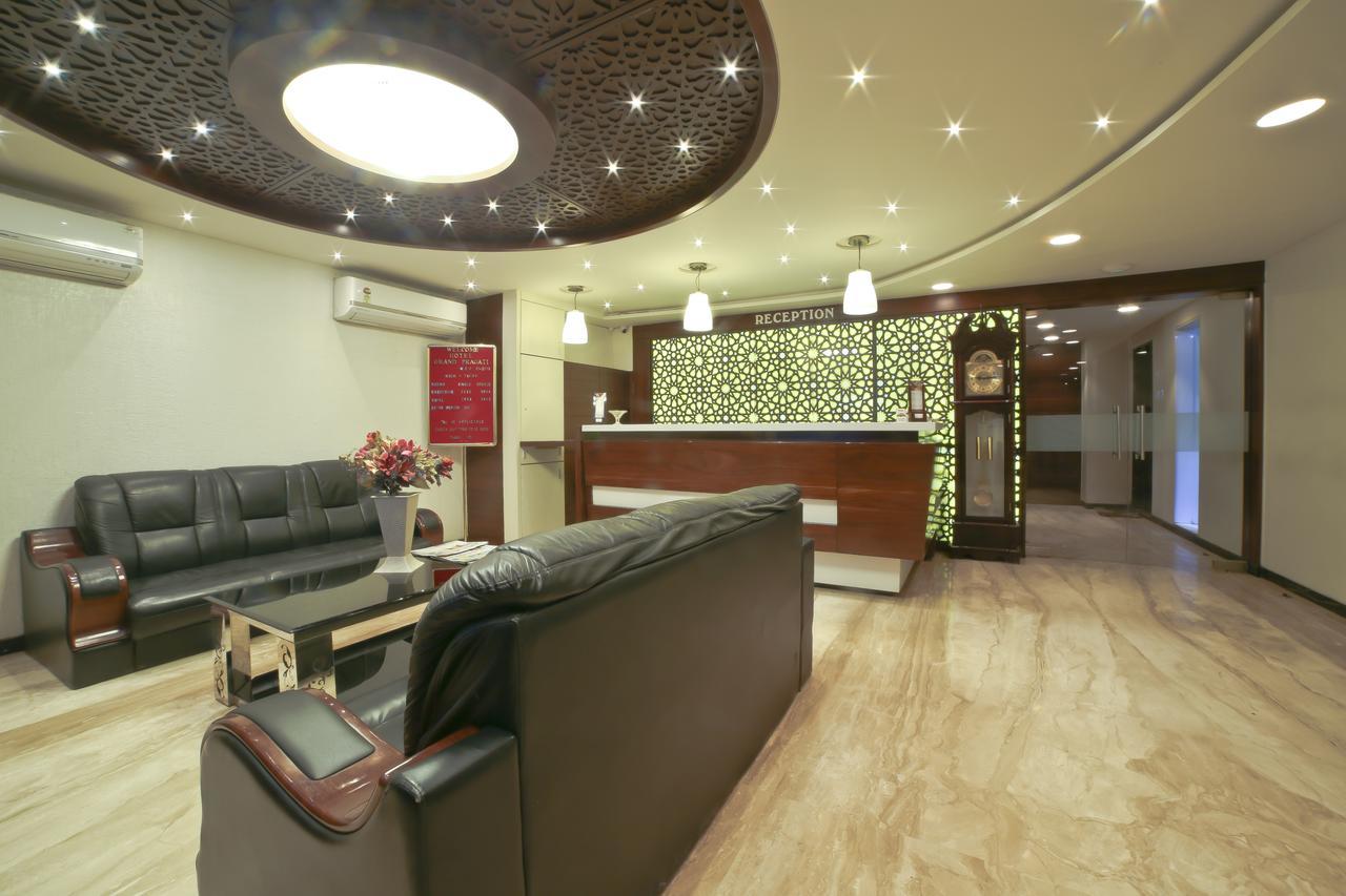 Hotel Grand Pragati Сурат Экстерьер фото