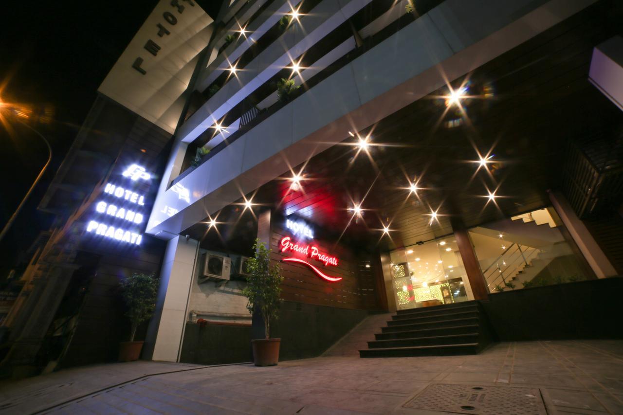 Hotel Grand Pragati Сурат Экстерьер фото