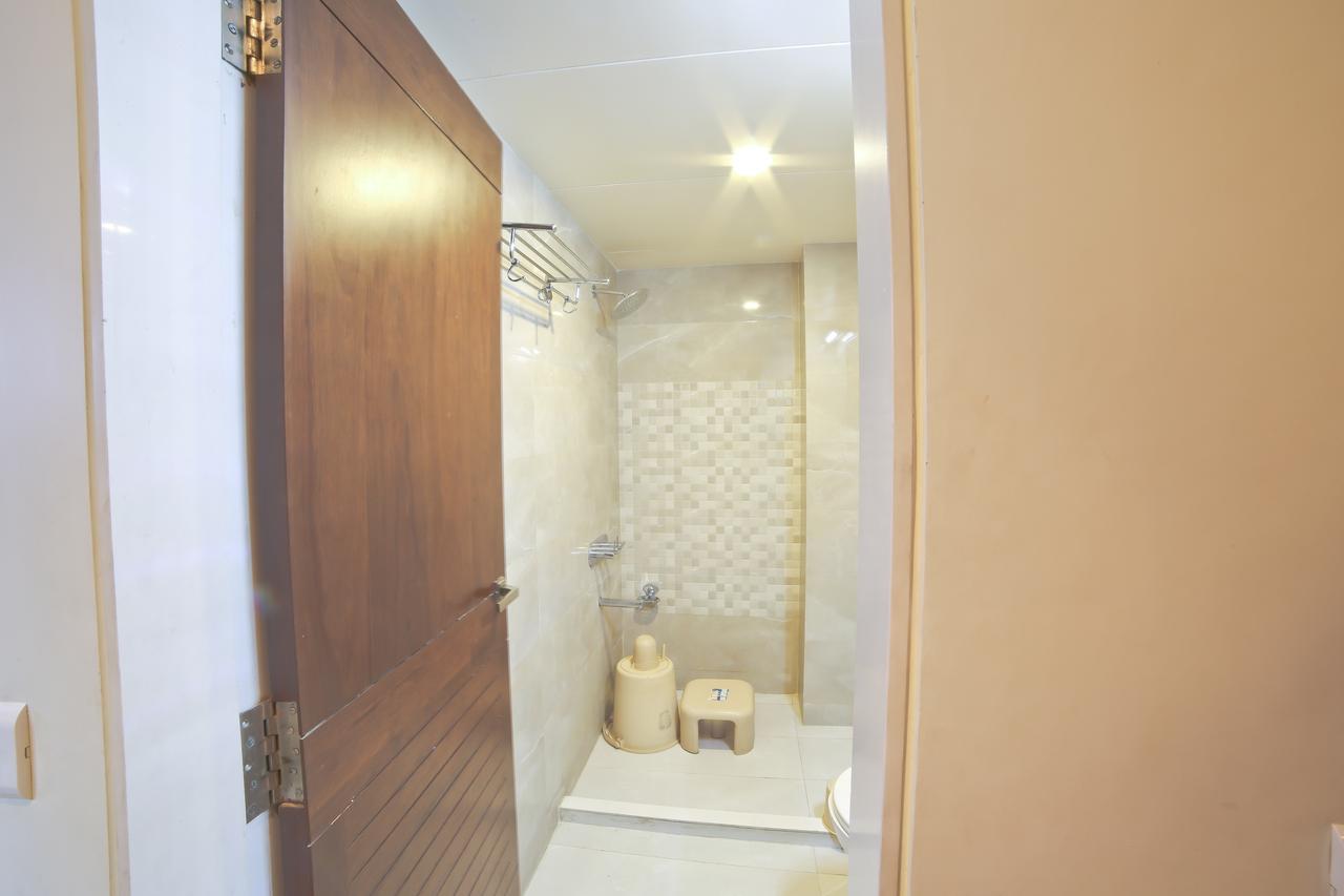 Hotel Grand Pragati Сурат Экстерьер фото
