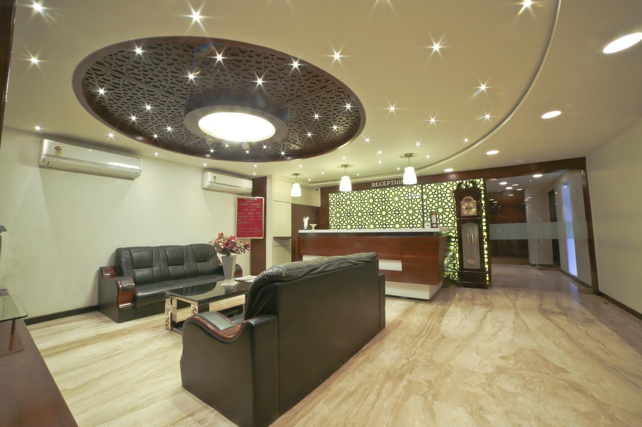 Hotel Grand Pragati Сурат Экстерьер фото