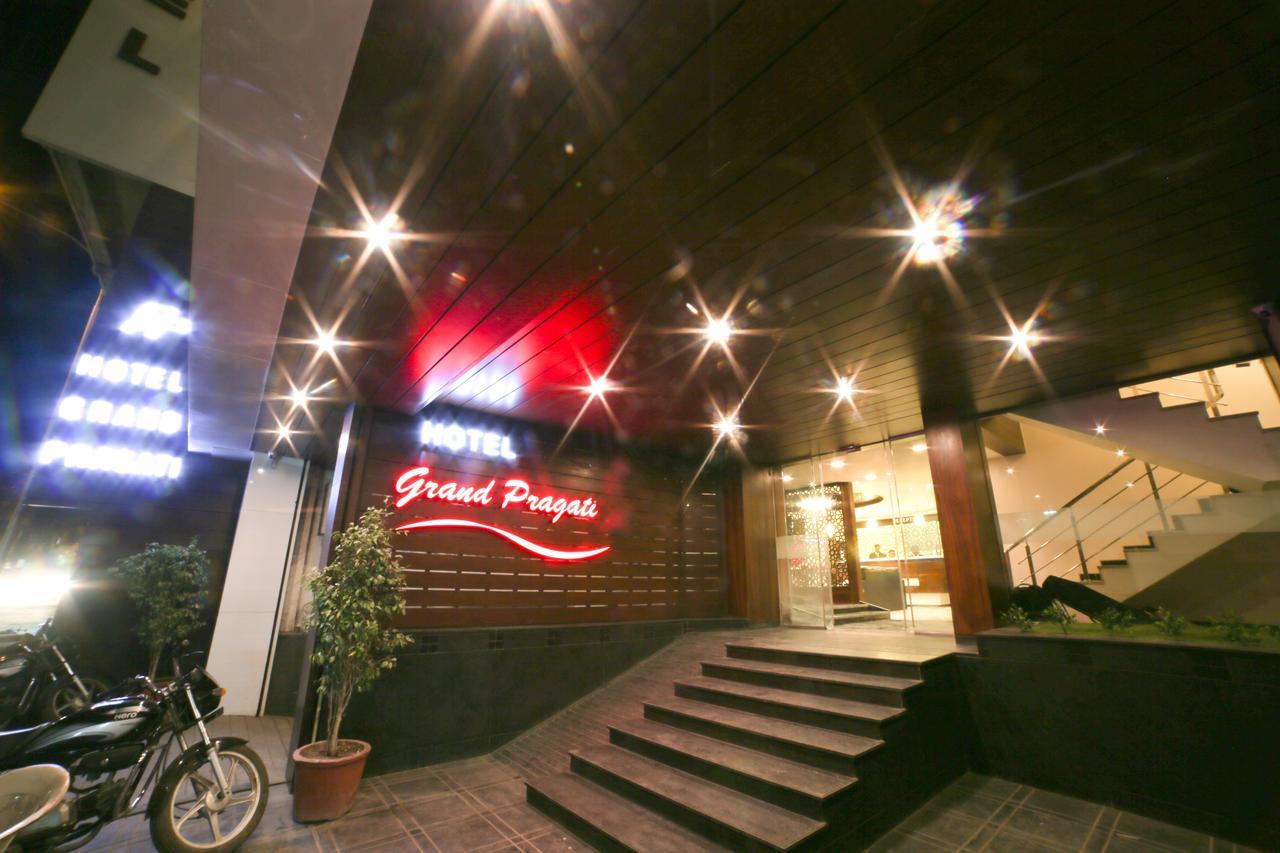 Hotel Grand Pragati Сурат Экстерьер фото