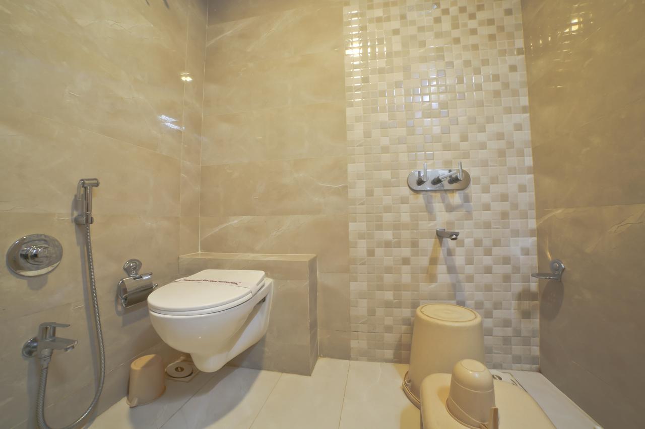 Hotel Grand Pragati Сурат Экстерьер фото