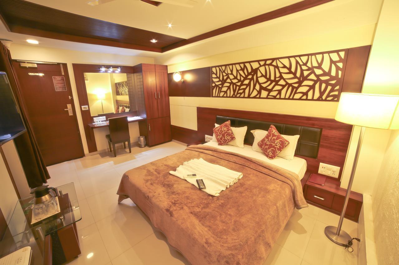 Hotel Grand Pragati Сурат Экстерьер фото