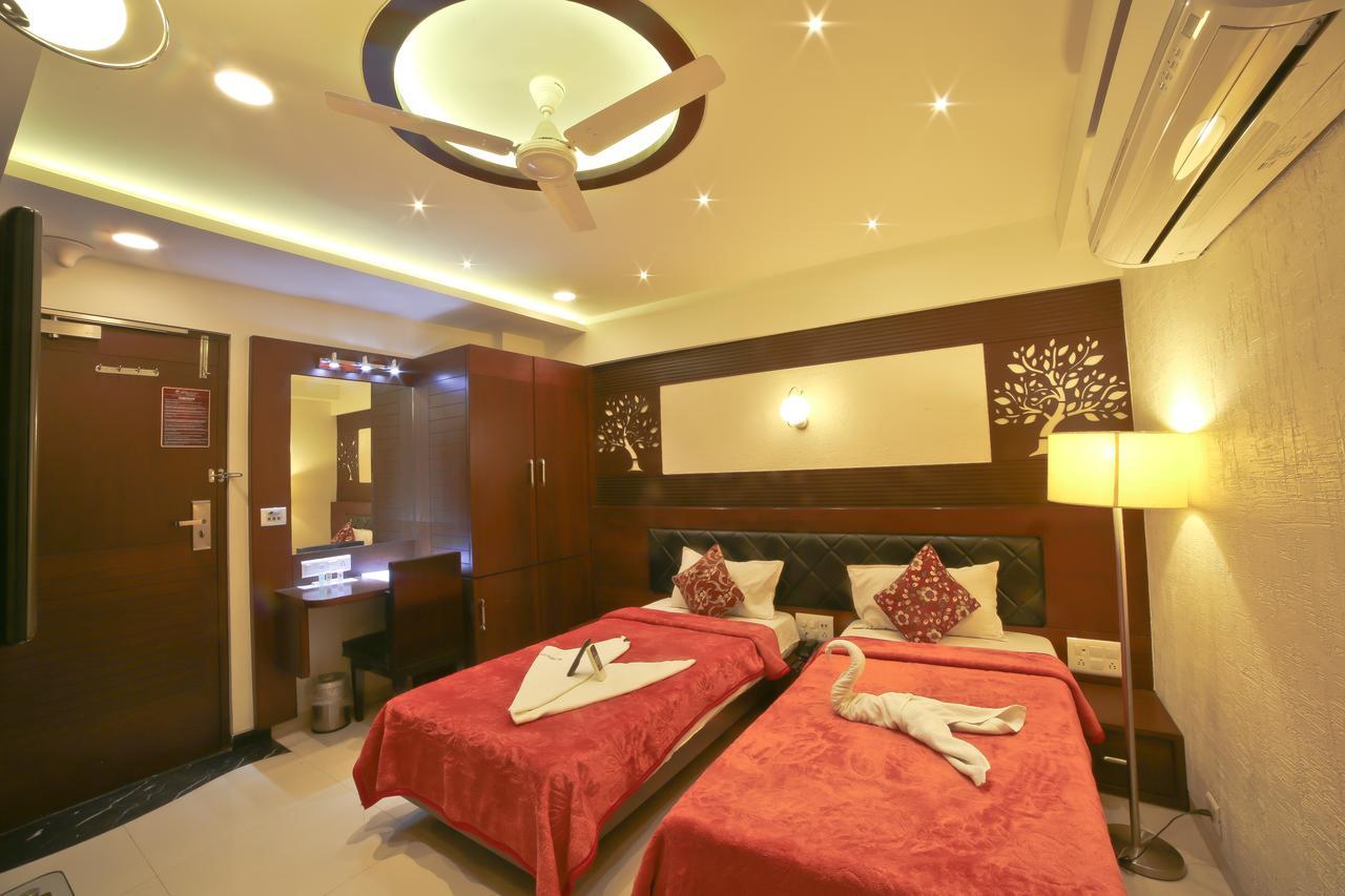 Hotel Grand Pragati Сурат Экстерьер фото